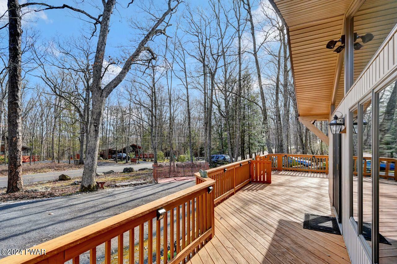 Property Photo:  102 Roosevelt Drive  PA 18428 