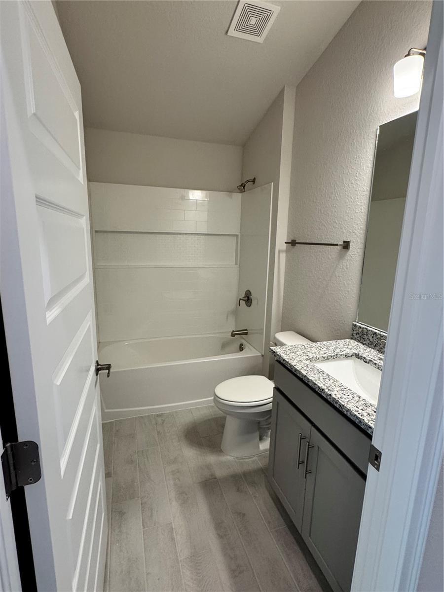 Property Photo: 664 Linden Road FL 34293