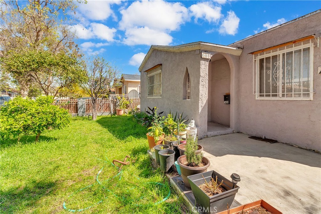 Property Photo:  1400 N Rose Avenue  CA 90221 