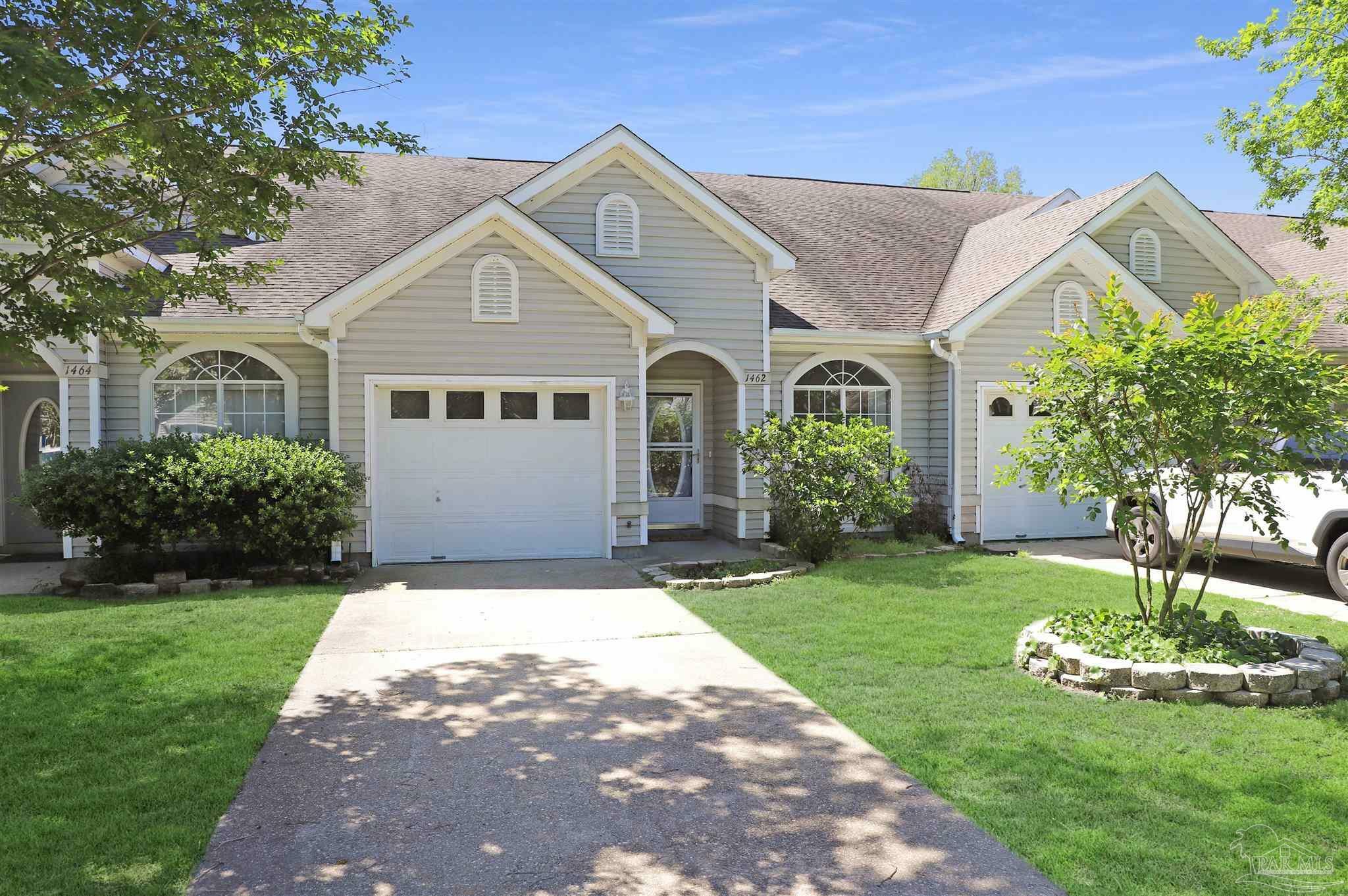 Property Photo: 1462 Tiger Lake Dr FL 32563