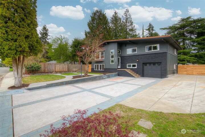 Property Photo:  18632 Corliss Avenue N  WA 98133 