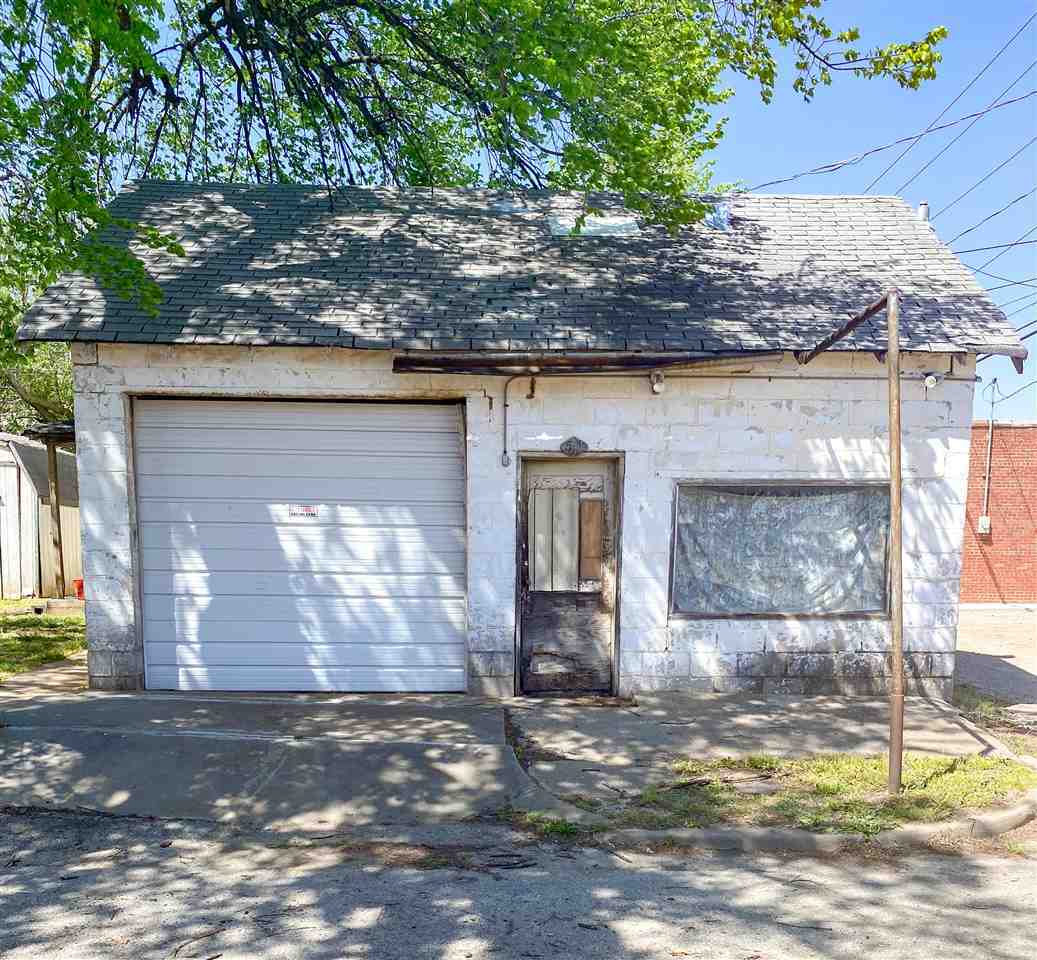 Property Photo:  511 N Steele Avenue  OK 74023 