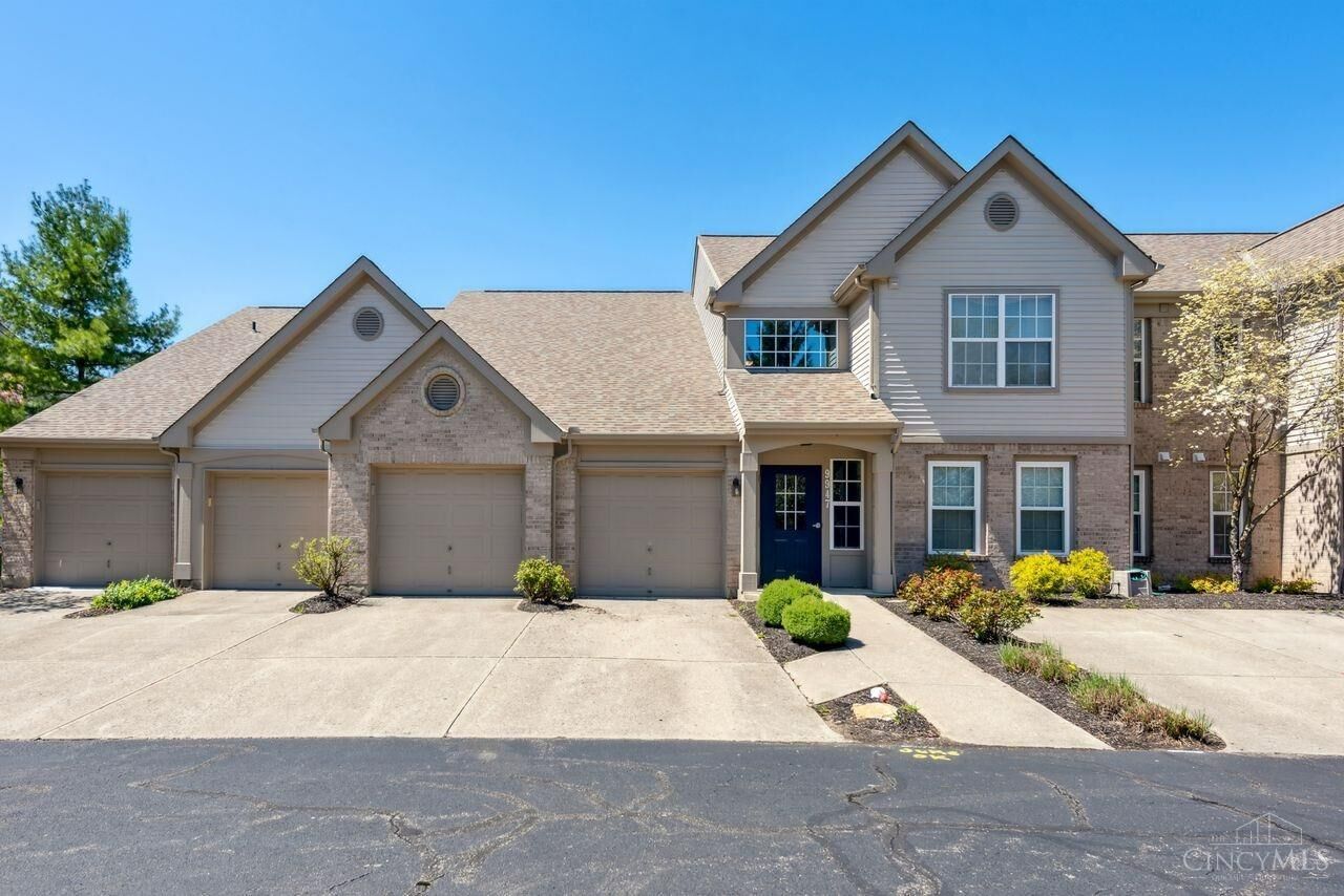 Property Photo: 9947 Shorewood Lane OH 45241