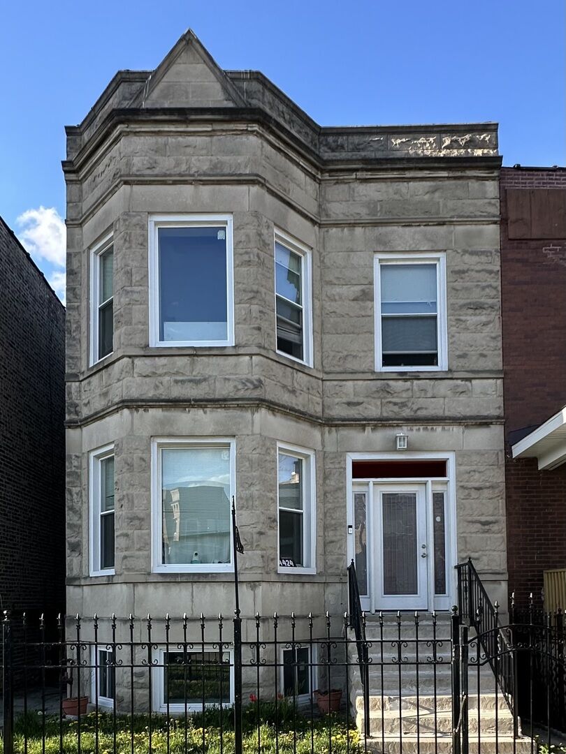 Property Photo: 4424 W Congress Parkway IL 60624