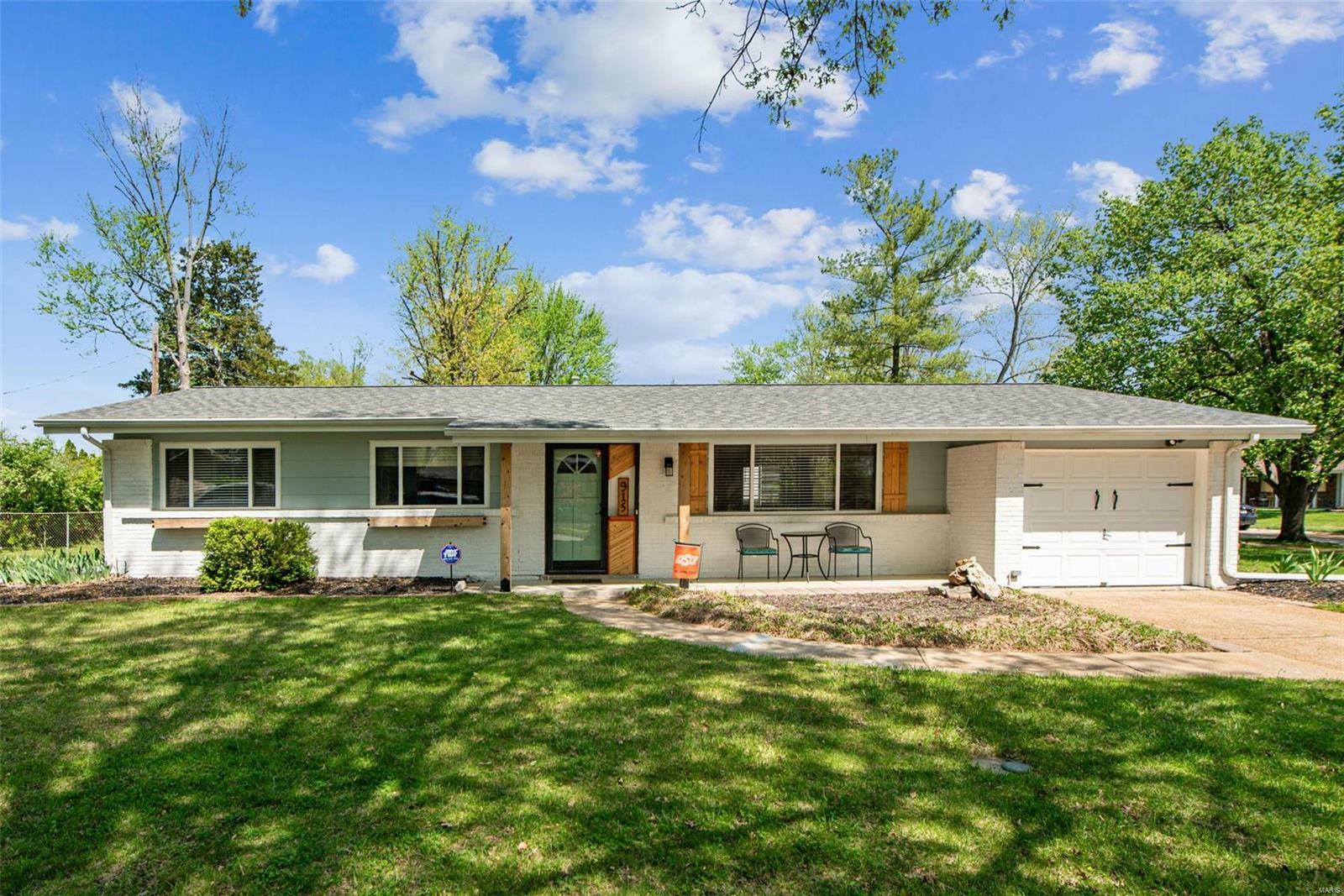 Property Photo:  915 Broadhurst Drive  MO 63021 