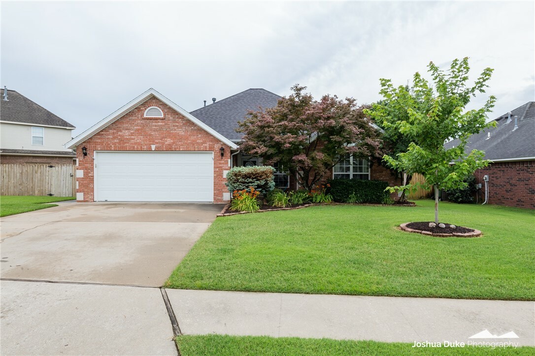 Property Photo:  6104 W Pleasant Place  AR 72758 