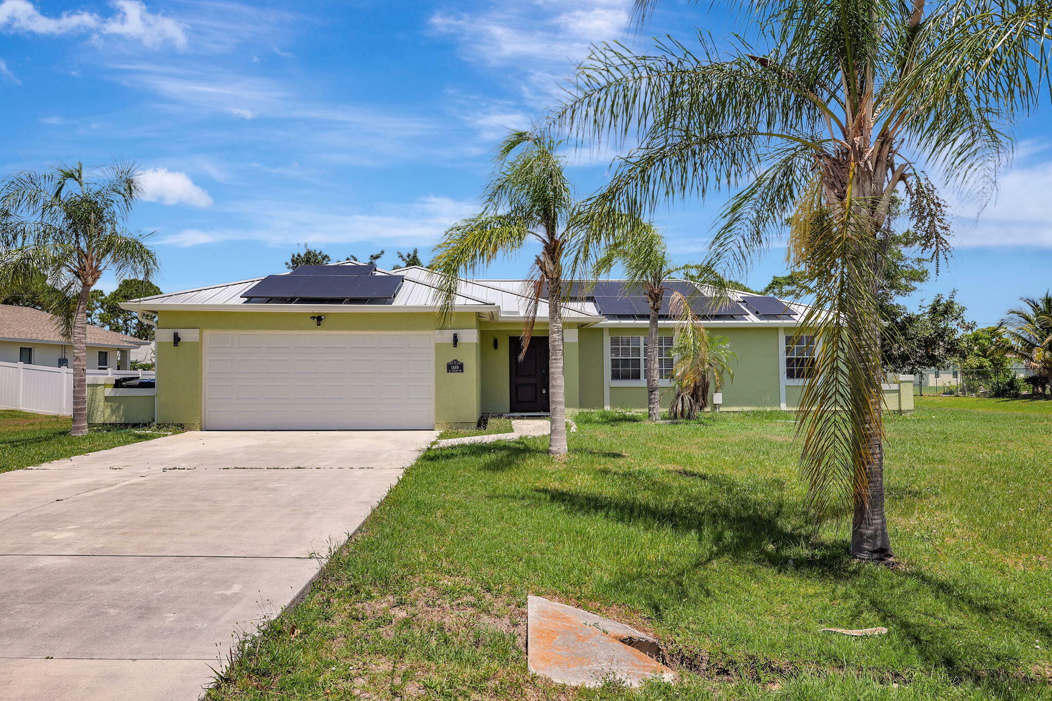 Property Photo:  1889 SE Gaskins Circle  FL 34952 