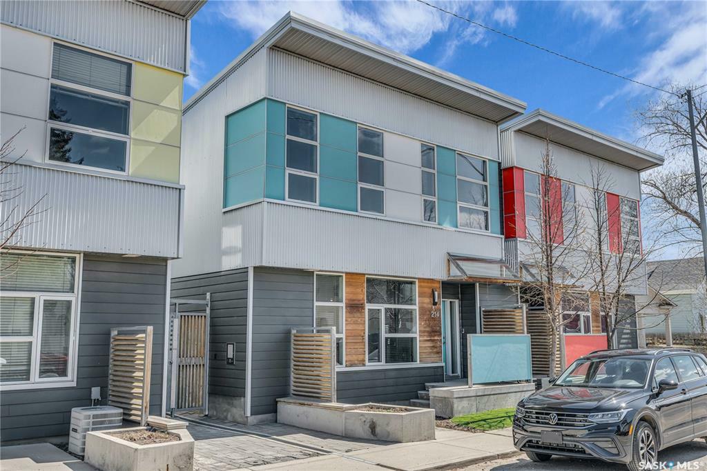 Photo de la propriété:  214 D Avenue S  SK S7M 1P9 