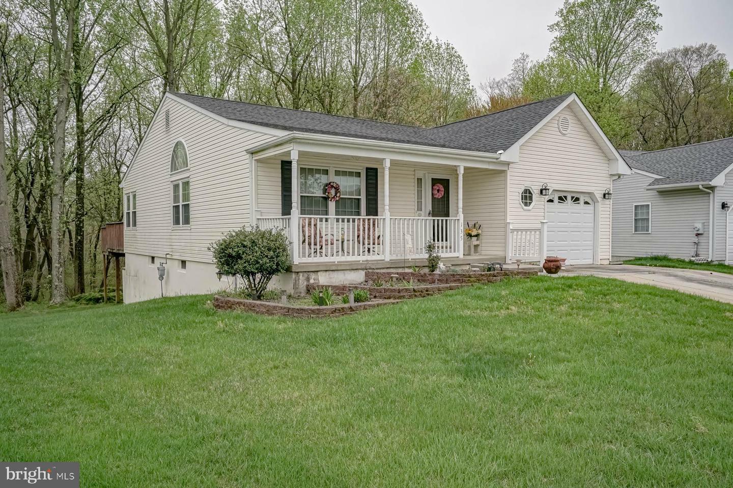 Property Photo:  135 Trellis Lane  NJ 08080 