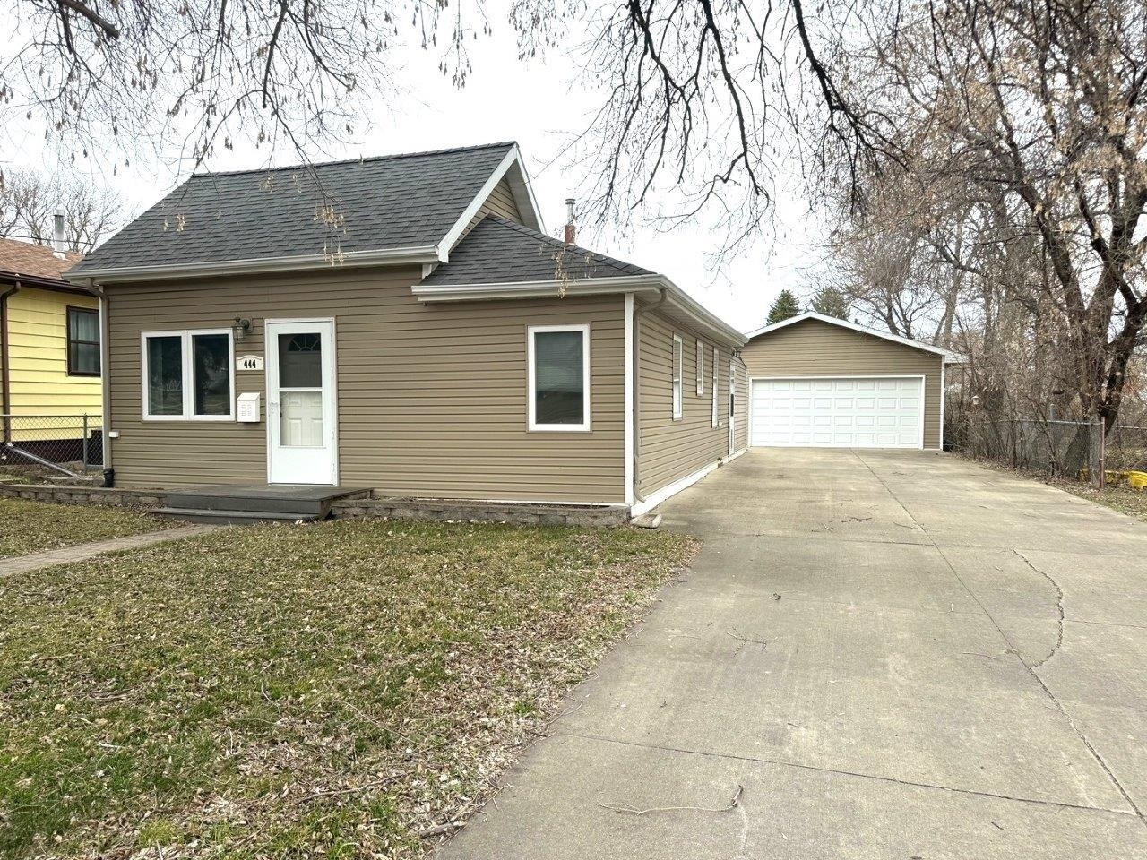 Property Photo:  444 21st St NW  ND 58703 