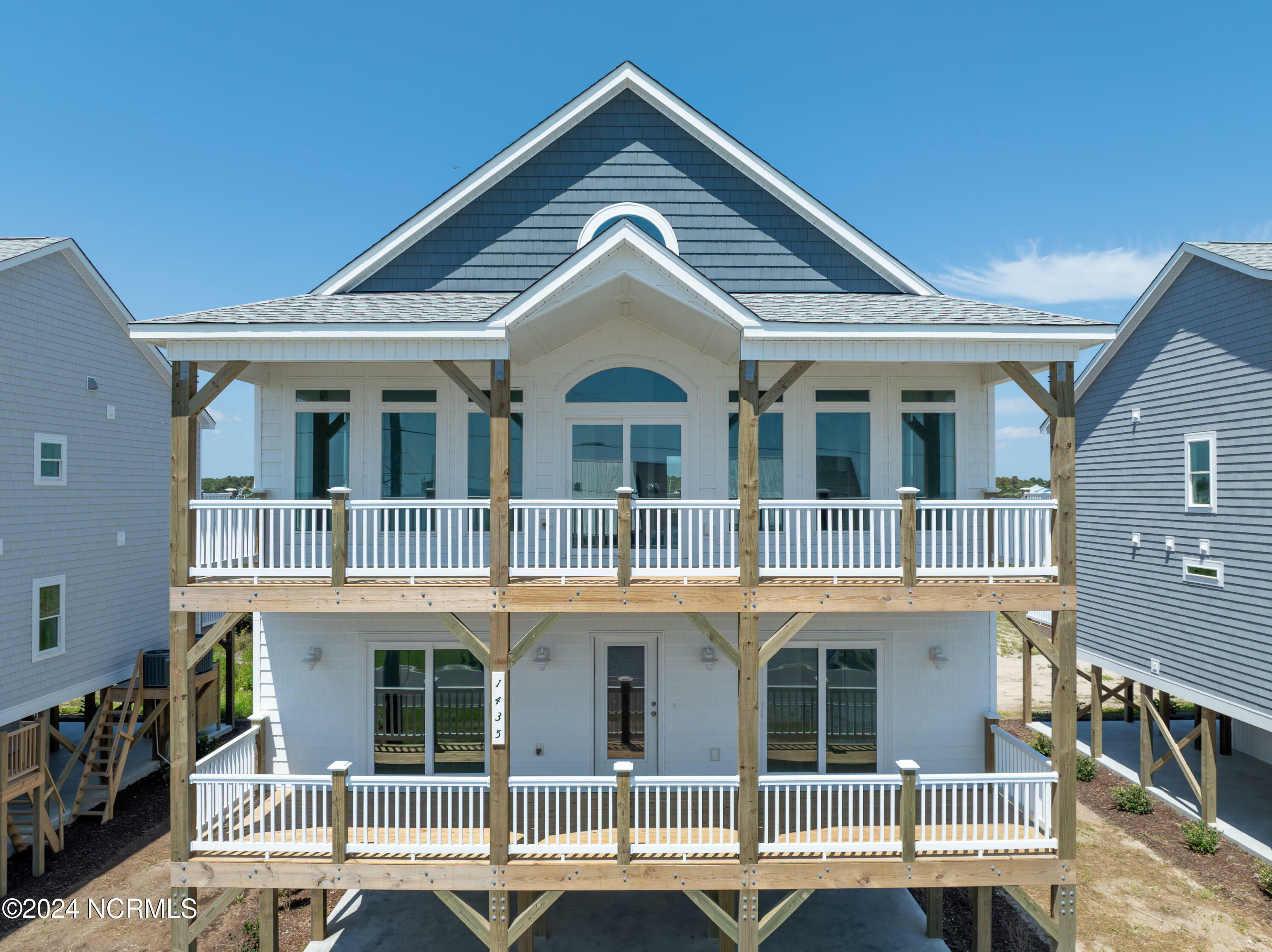 Property Photo:  1435 New River Inlet Road  NC 28460 