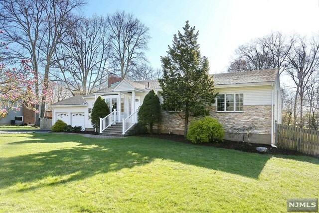 355 Lynn Street  Harrington Park NJ 07640 photo