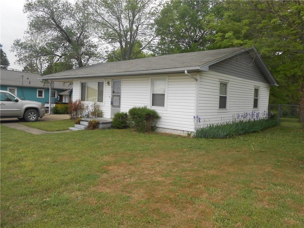 Property Photo: 921 S Morningside Drive AR 72701