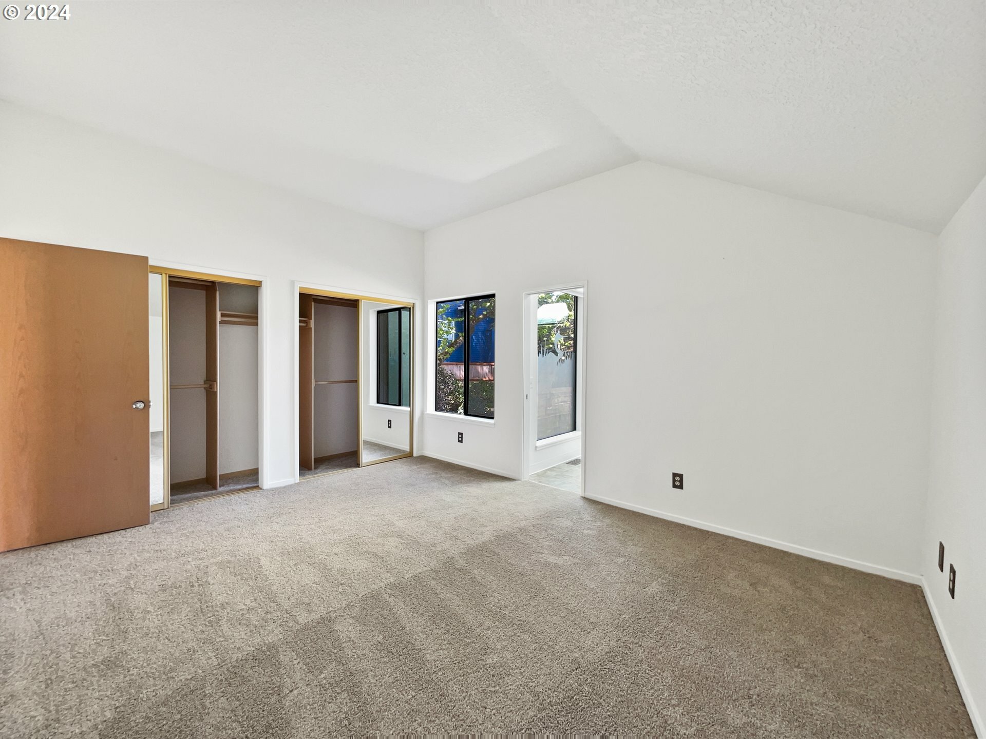 Property Photo:  11621 SW 43rd Ave  OR 97219 