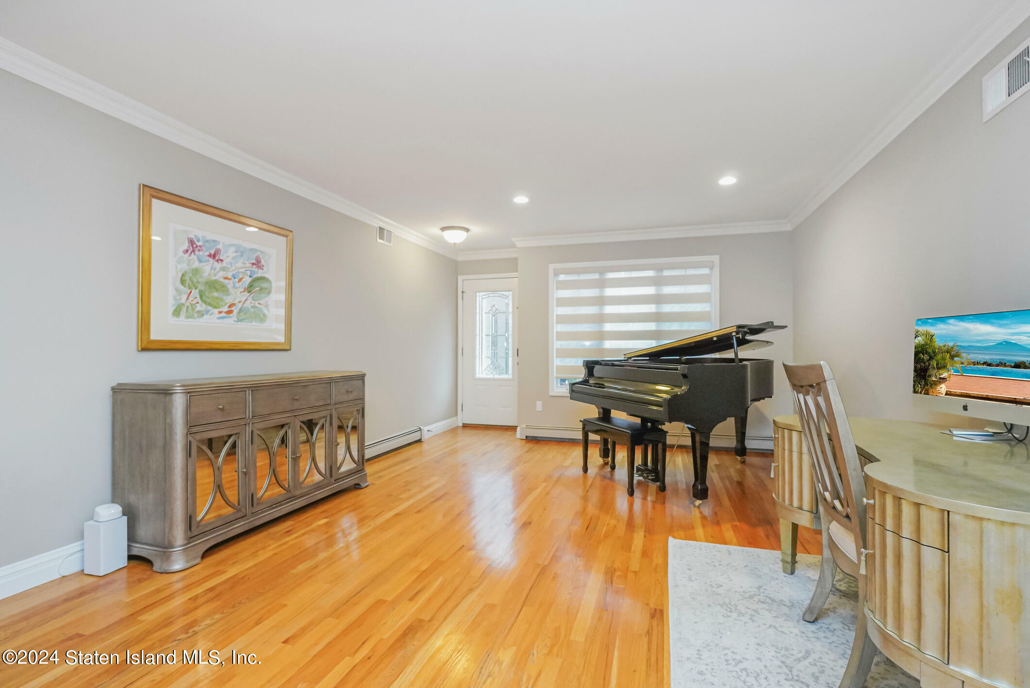 Property Photo:  257 Kramer Avenue  NY 10309 