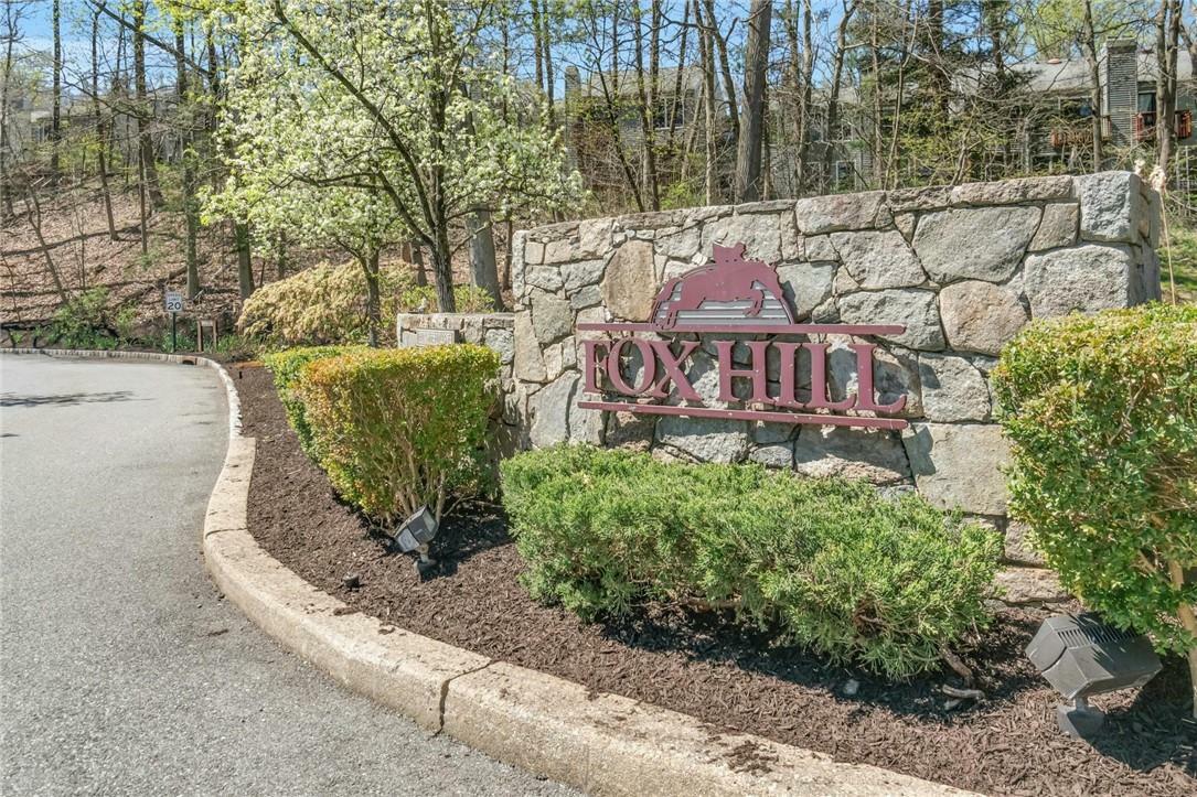 Property Photo: 184 Horseshoe Circle NY 10562