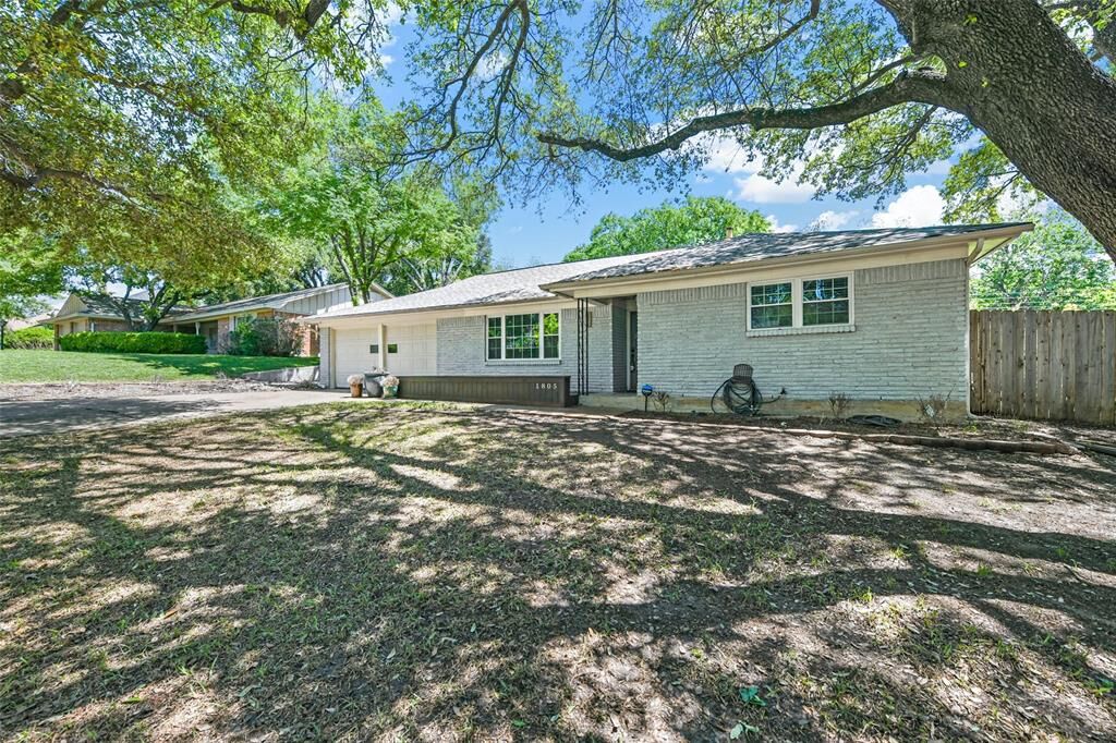 Property Photo:  1805 Dakar Road W  TX 76116 