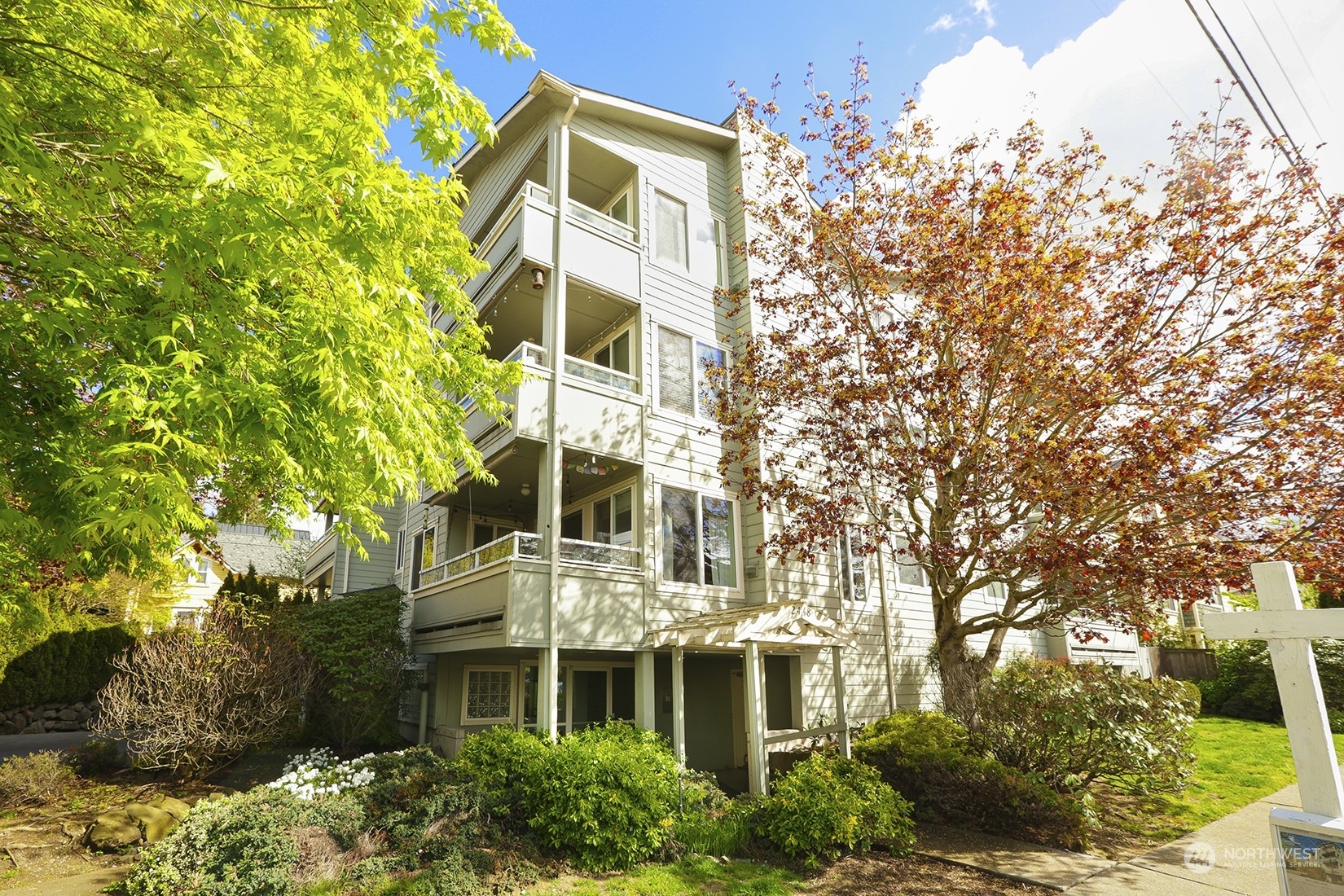 Property Photo:  2448 NW 59th Street 202  WA 98107 