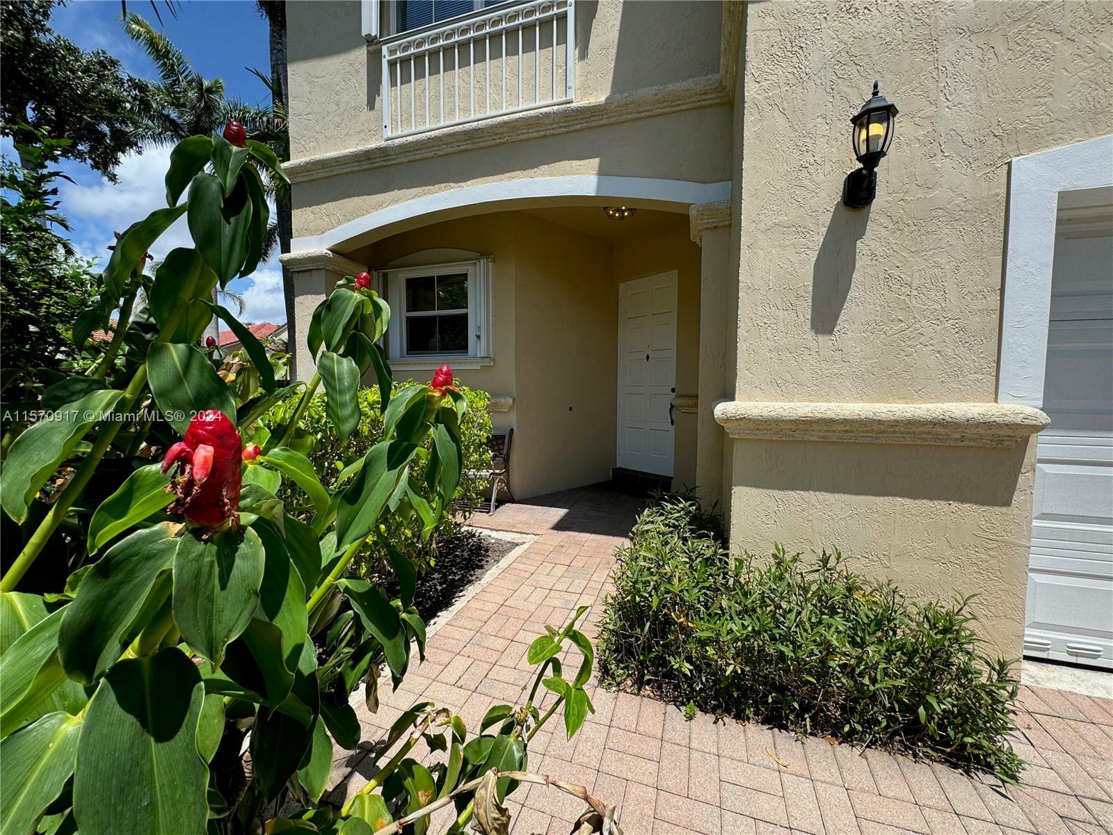 Property Photo:  1095 Scarlet Oak St  FL 33019 