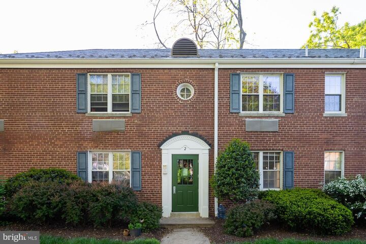 2 Auburn Court 2D  Alexandria VA 22305 photo
