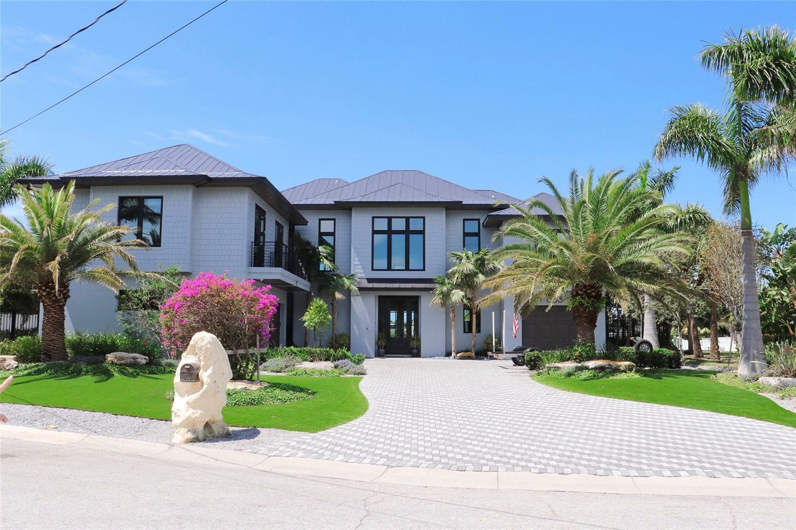 Property Photo: 603 Crestwood Lane FL 34217
