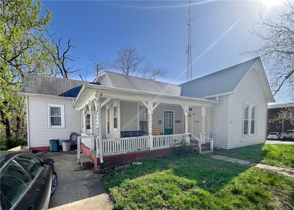 Property Photo:  802 Van Buren Avenue  IL 61920 