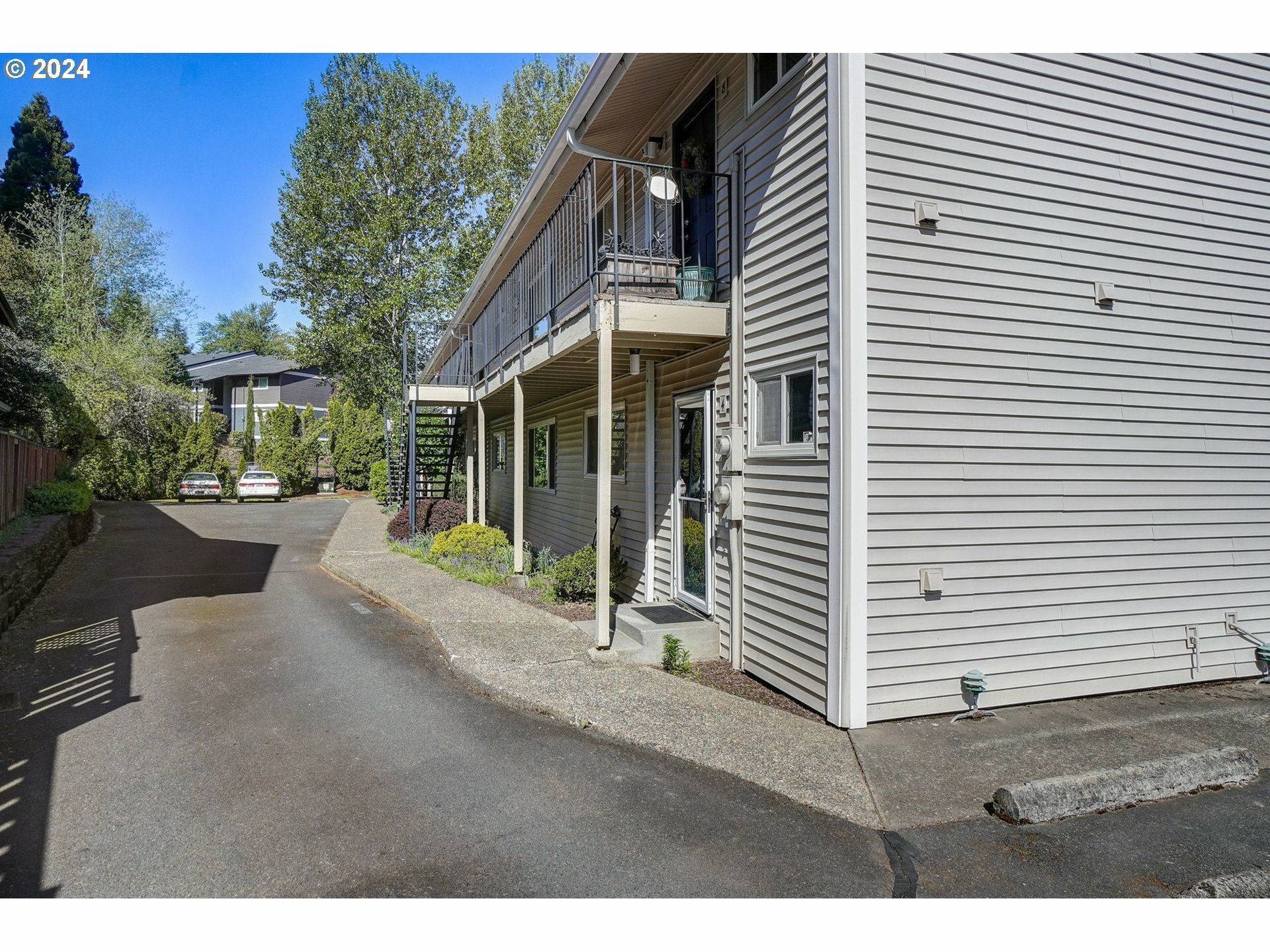 Property Photo:  6735 SW Capitol Hill Rd 4  OR 97219 