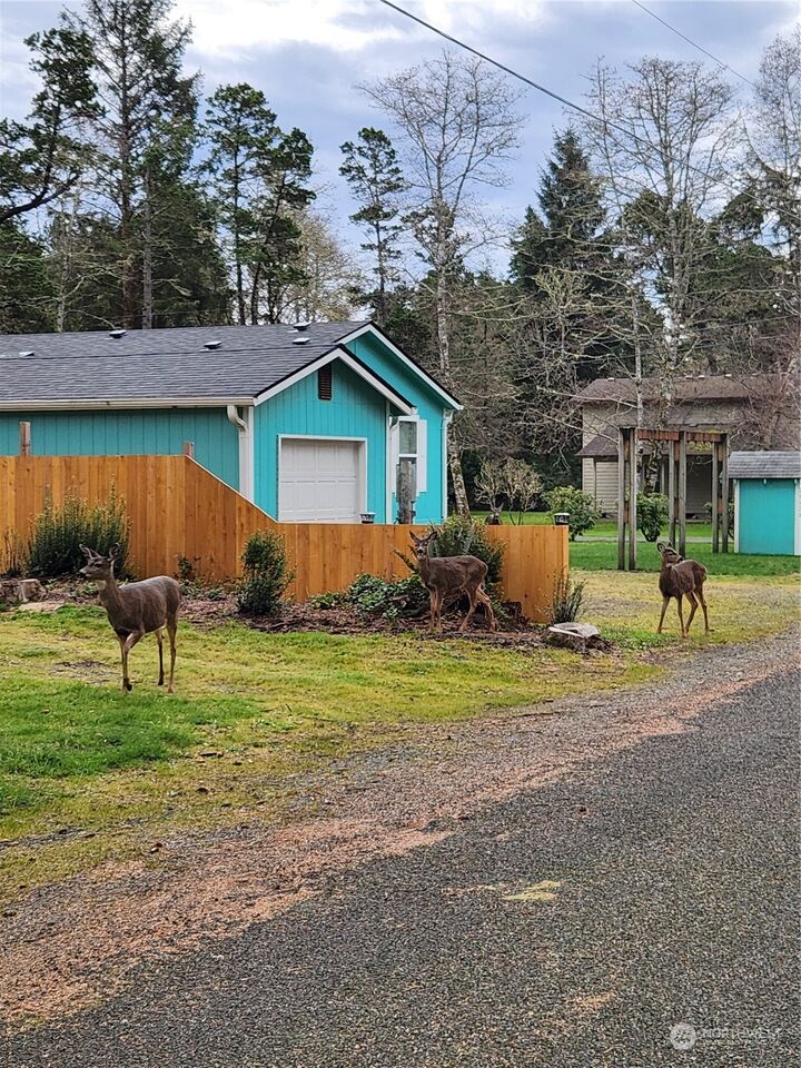 Property Photo: 1907 State Route 101 WA 98624