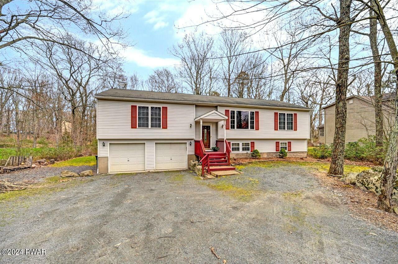 Property Photo:  401 Maple Ridge Drive  PA 18428 