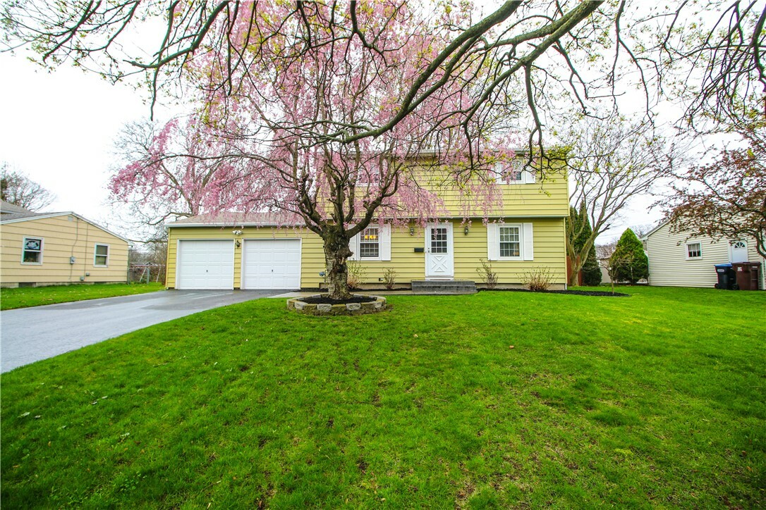 Property Photo:  250 Rhea Crescent  NY 14615 