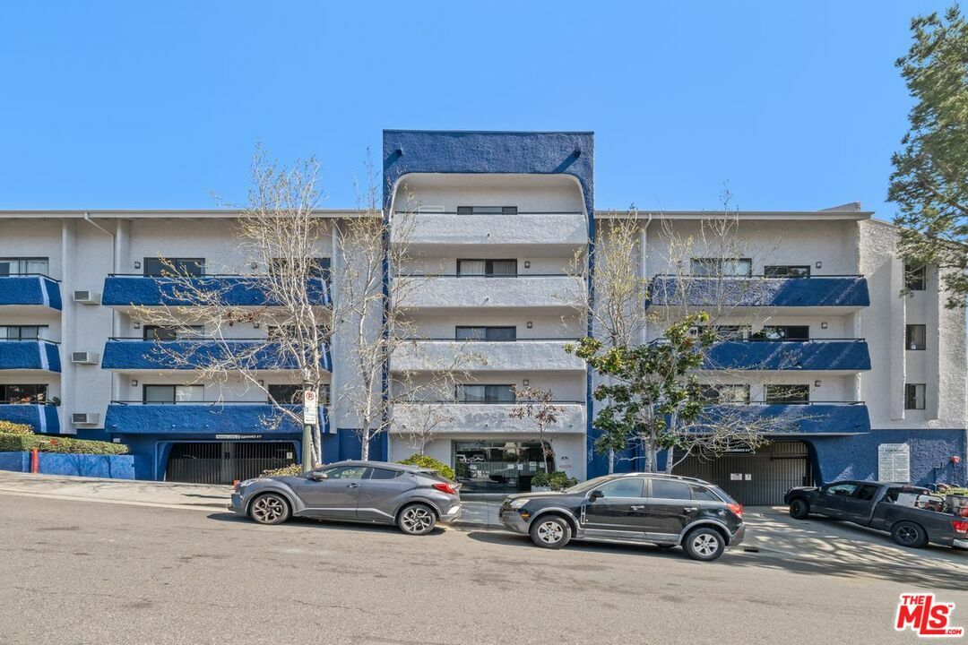 Property Photo:  10982 Roebling Ave 326  CA 90024 