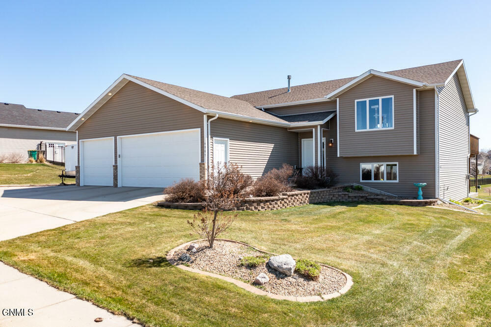 Property Photo:  4805 Golden Wave Drive  ND 58503 