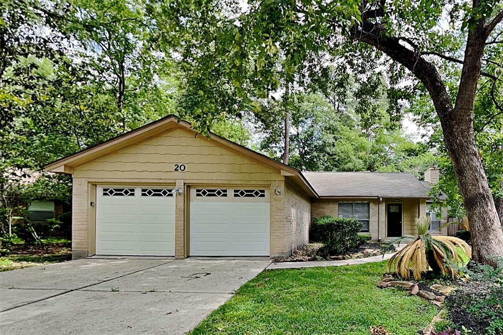 Property Photo: 20 Early Dawn Court TX 77381
