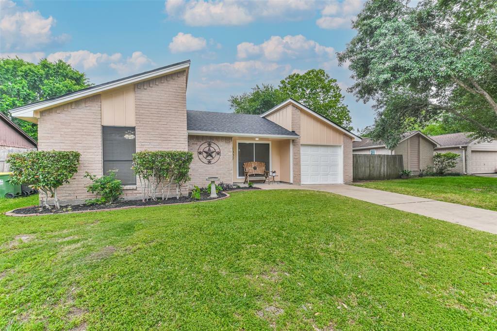 Property Photo:  1007 Pimlico Drive  TX 77584 