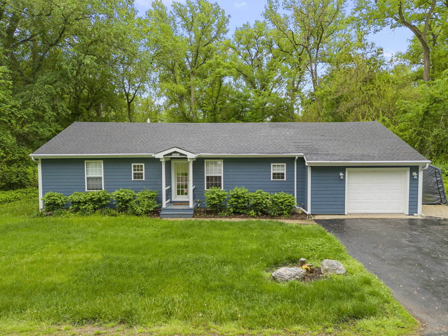 Property Photo: 1303 May Street IL 60014