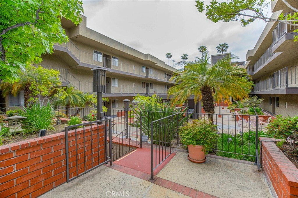 Property Photo:  125 W Mountain Street 111  CA 91202 