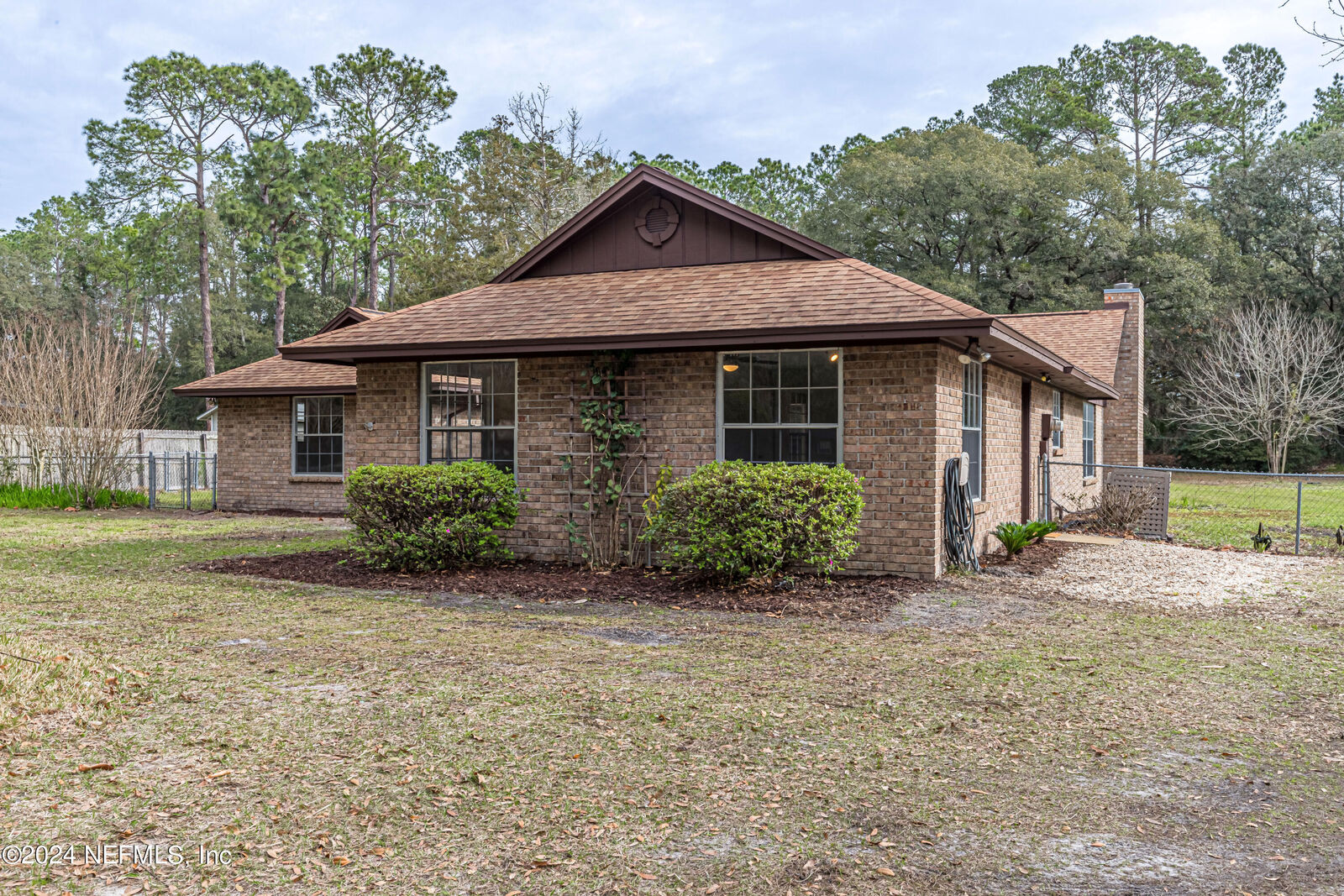 Property Photo: 1223 Foxmeadow Trail FL 32068