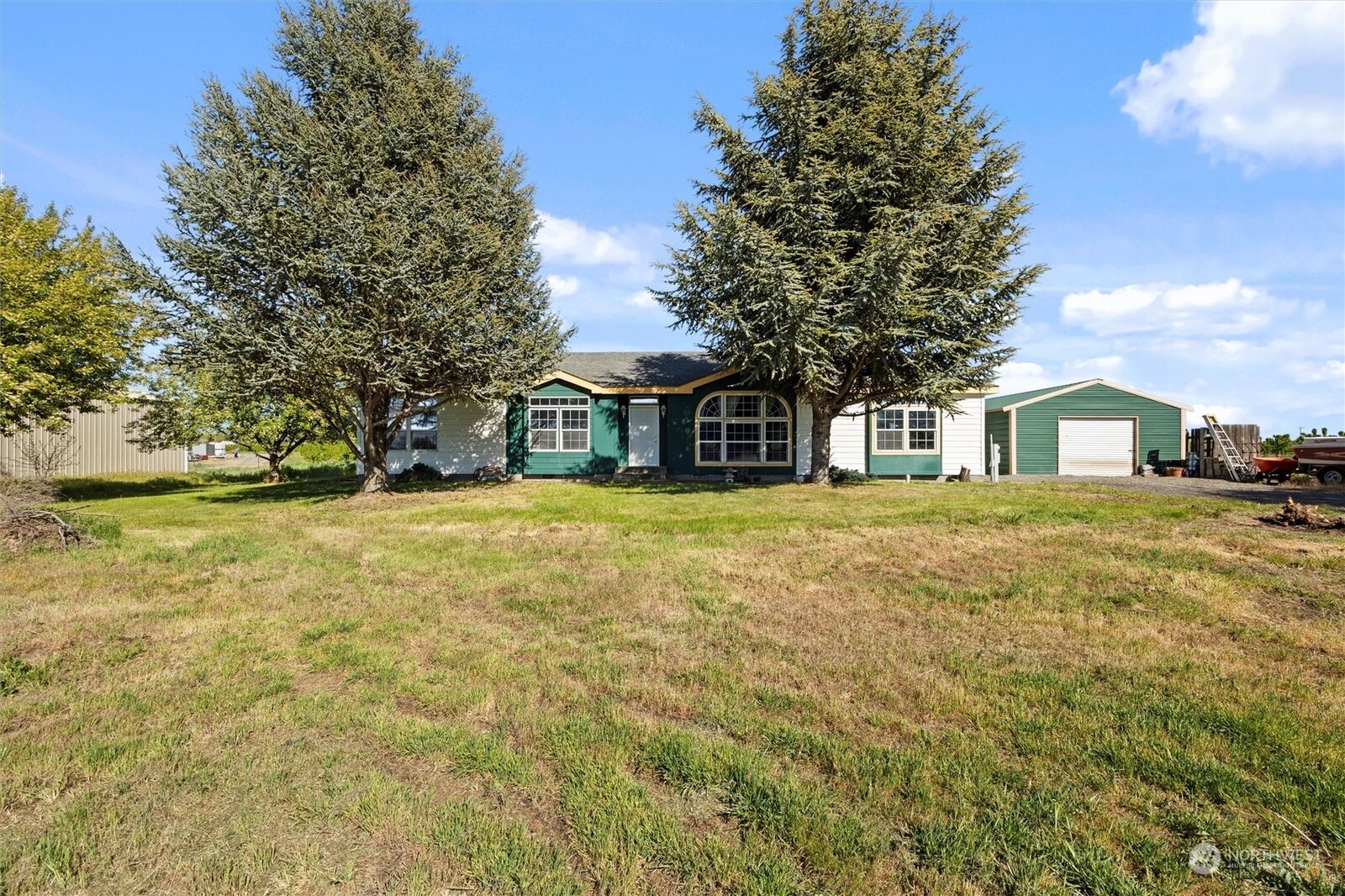 Property Photo: 1646 Lake Rd WA 99323