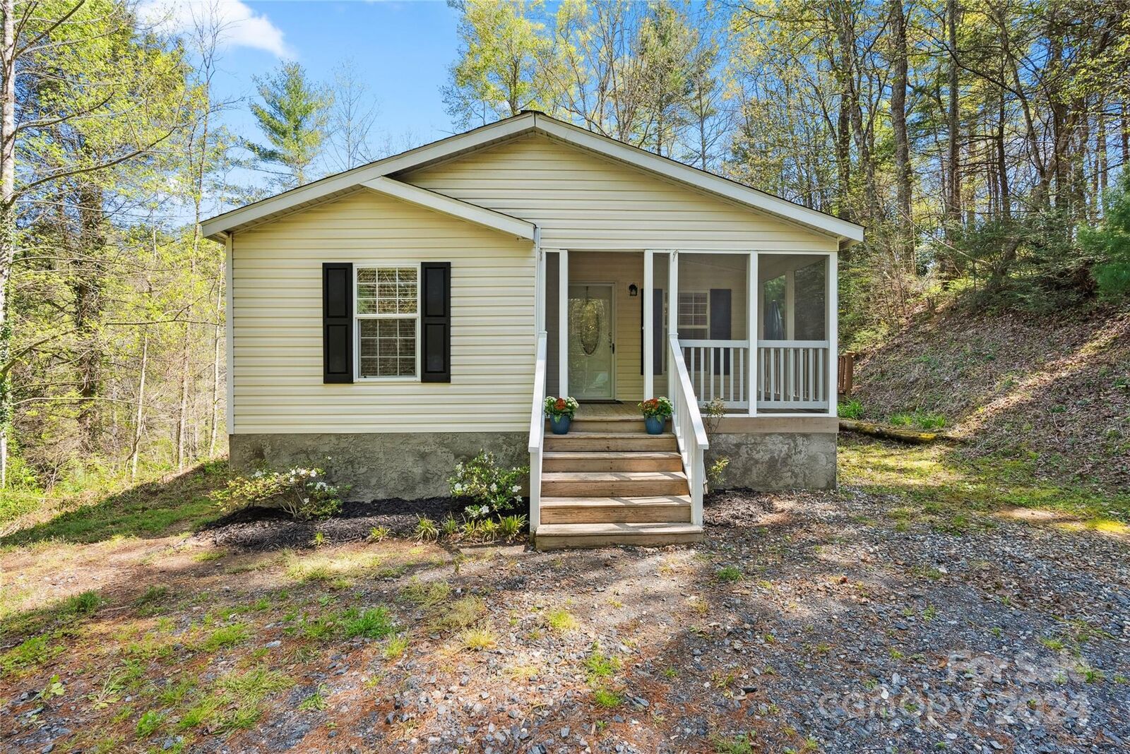 Property Photo:  3262 Windswept Ridge Road  NC 28753