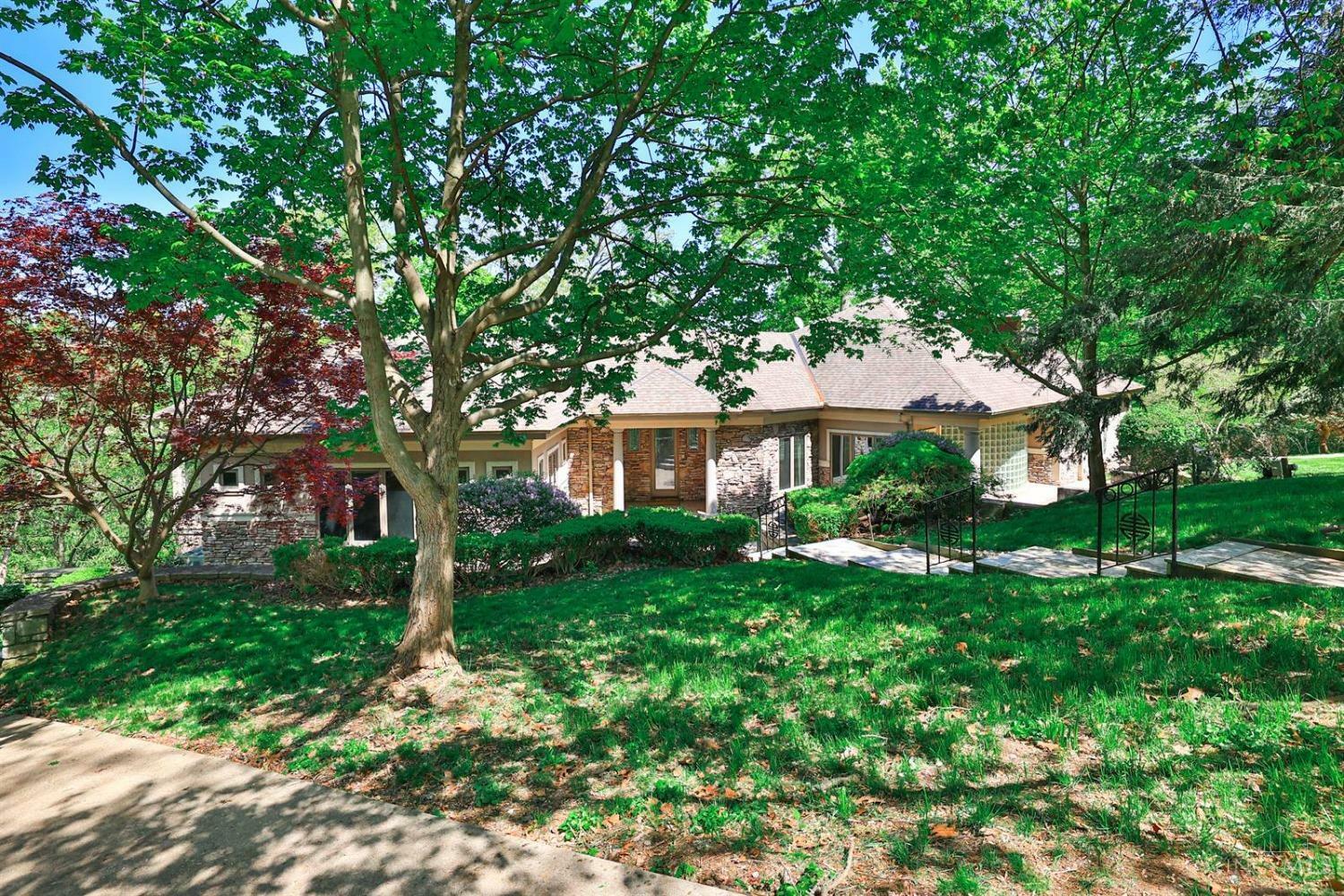 Property Photo:  2576 Grandin Road  OH 45208 