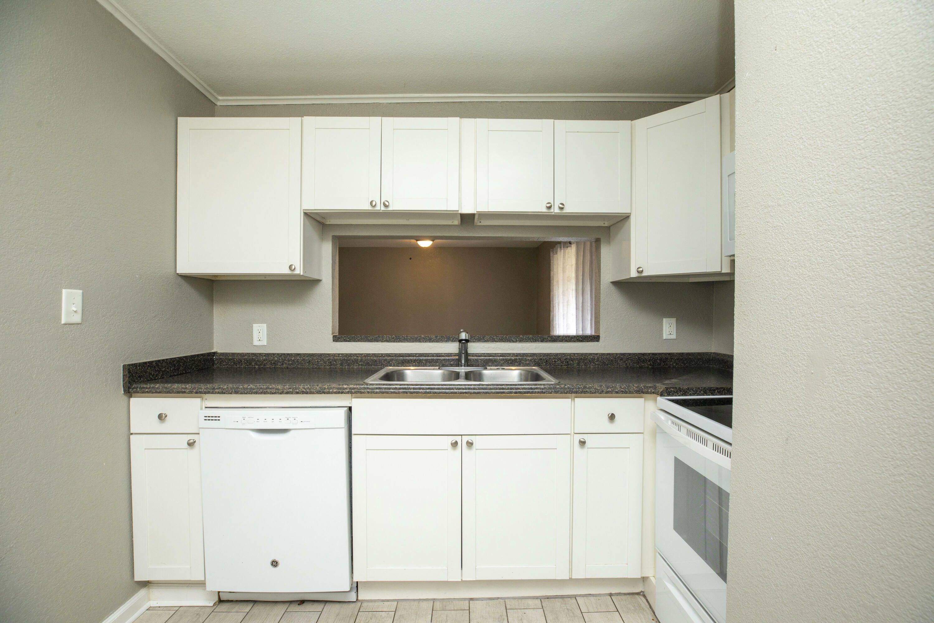 Property Photo:  401 NW Marshall Ct Unit 2  FL 32548 