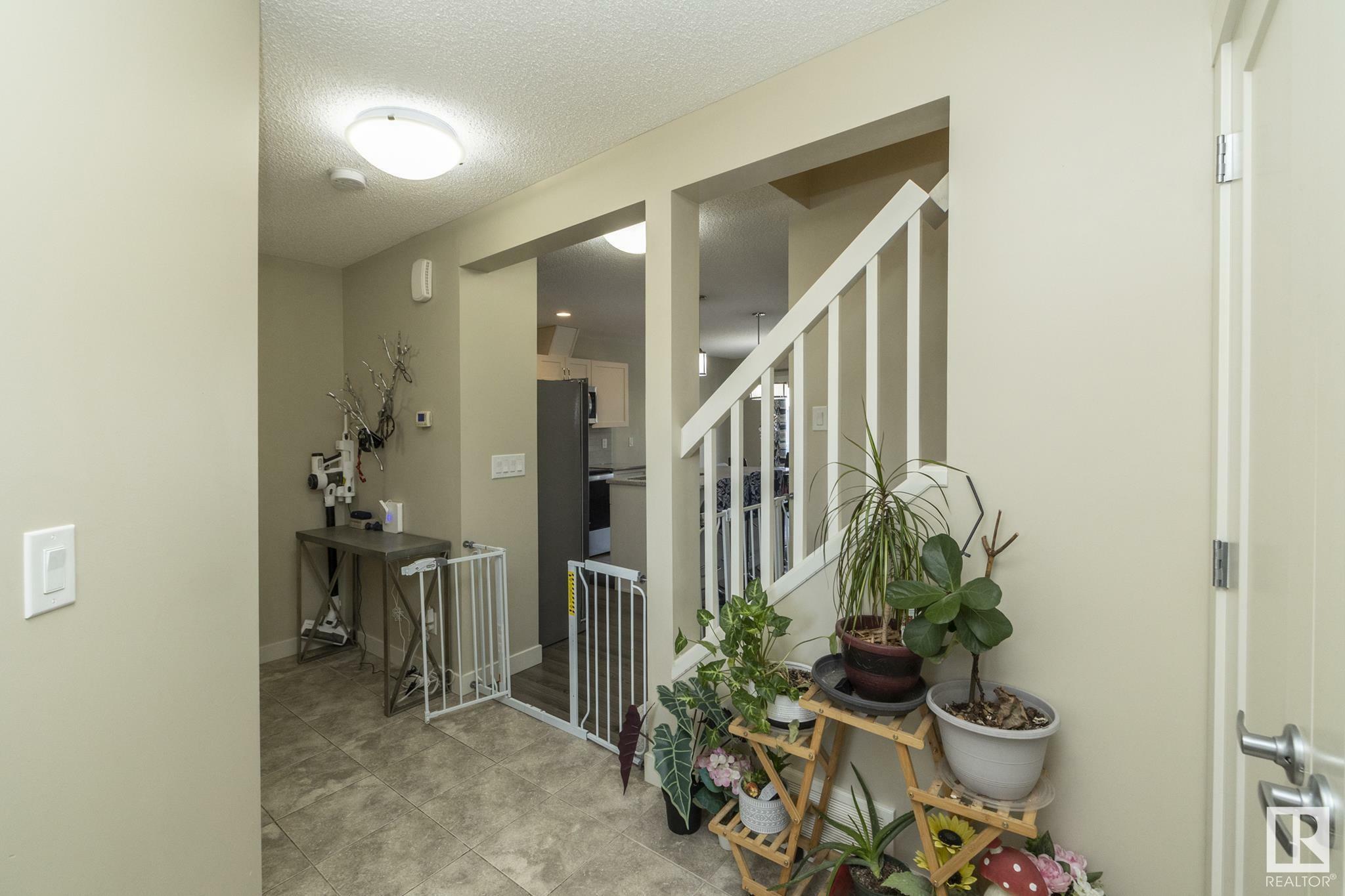 Property Photo:  2407 Sparrow Crescent NW  AB T5S 0G6 