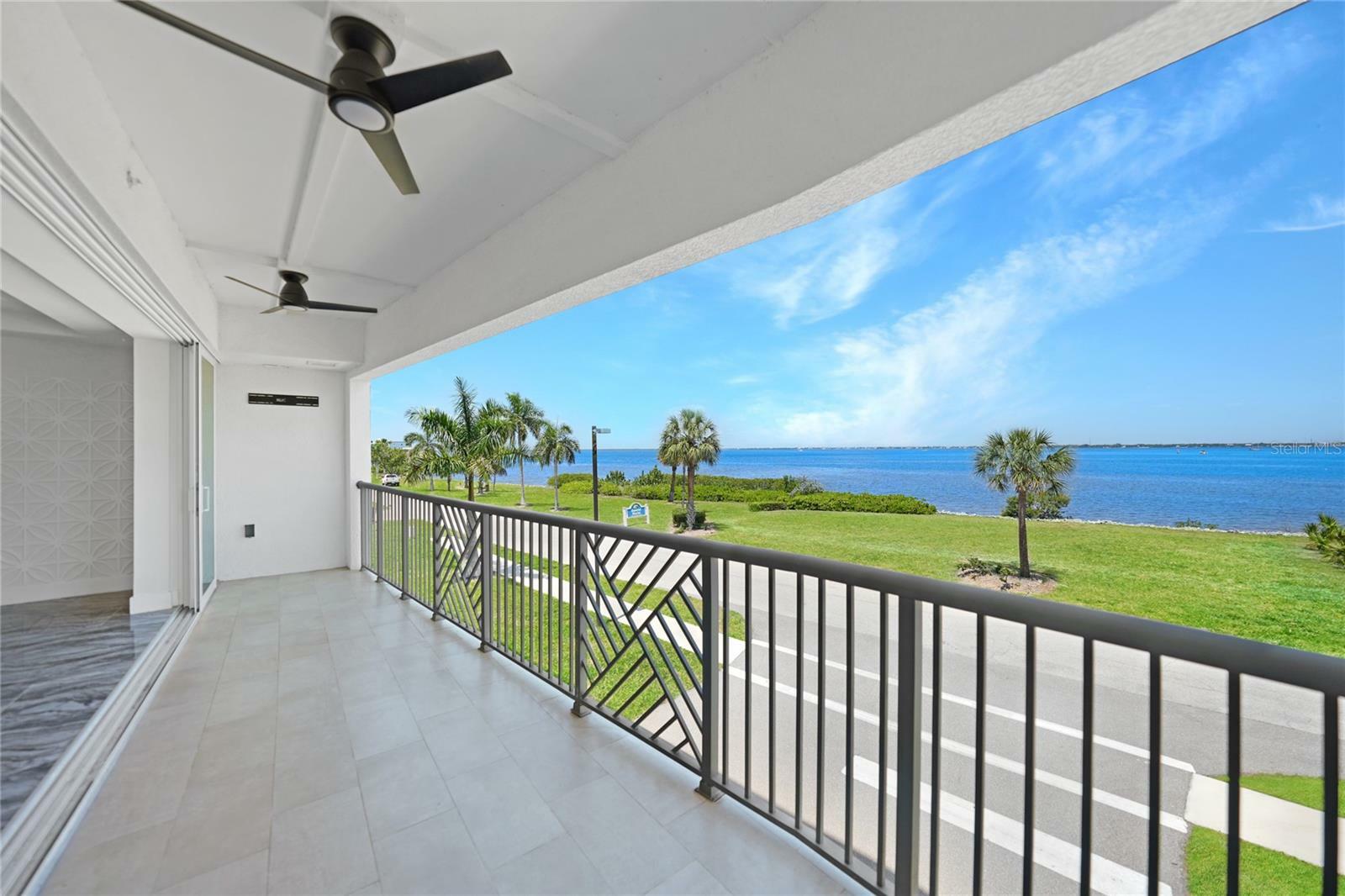 Property Photo:  1425 Park Beach Circle 122  FL 33950 