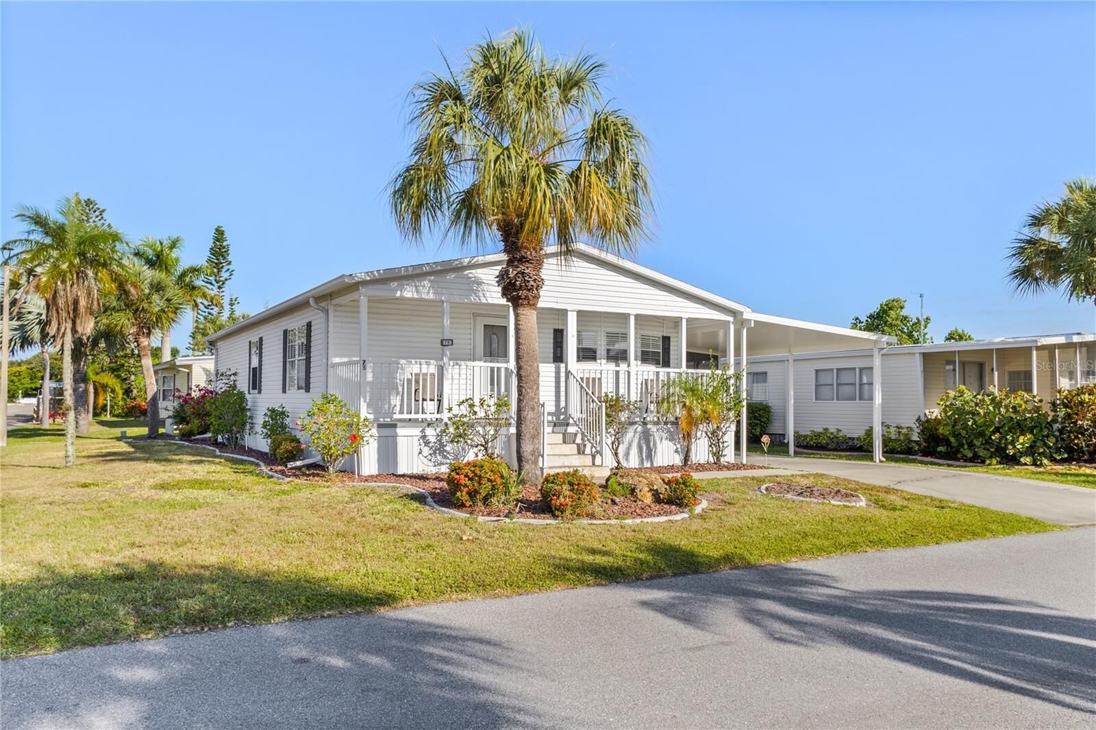 Property Photo: 2100 Kings Highway 75 FL 33952