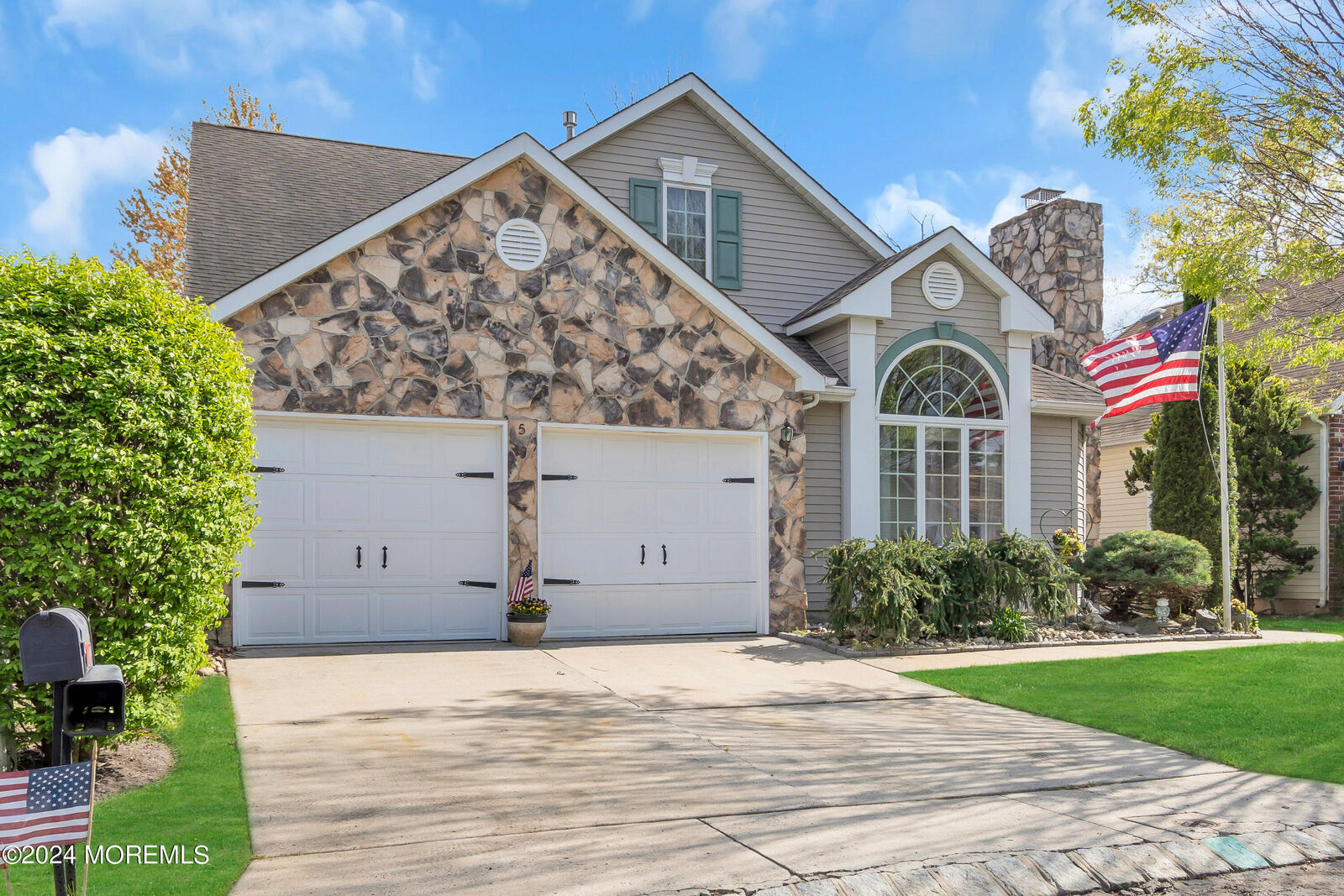Property Photo:  5 Thatcher Court  NJ 08527 