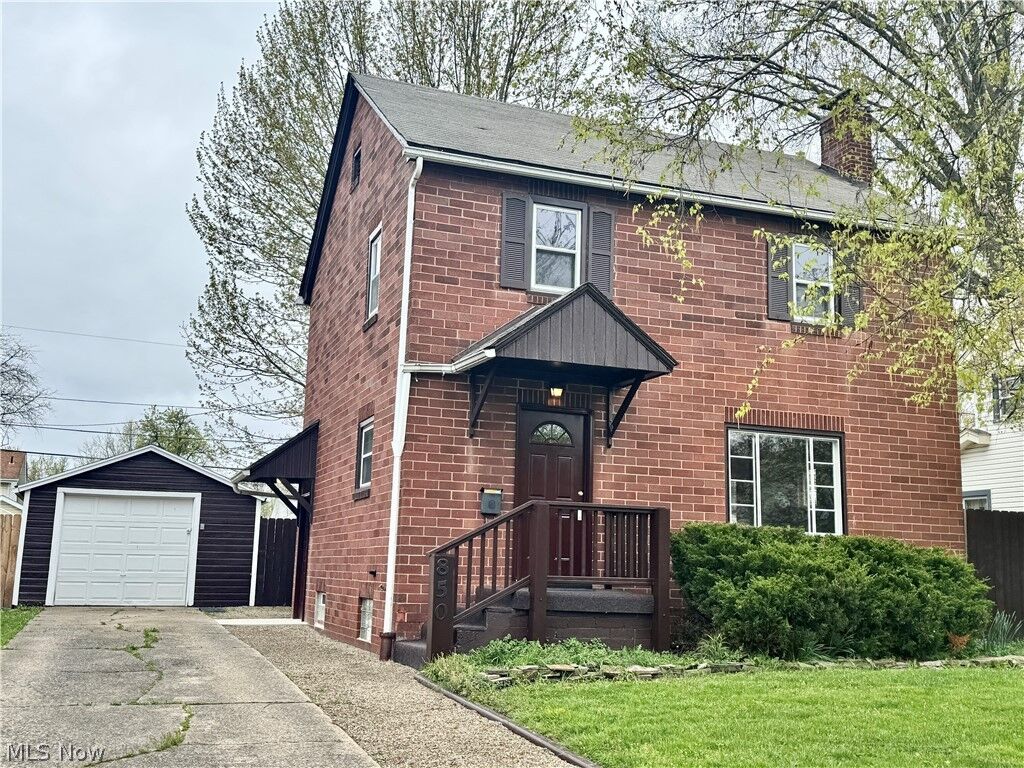 Property Photo:  850 Oak Knoll Avenue SE  OH 44484 