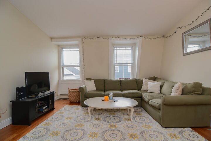 Property Photo:  546 East 8th Street 3  MA 02127 