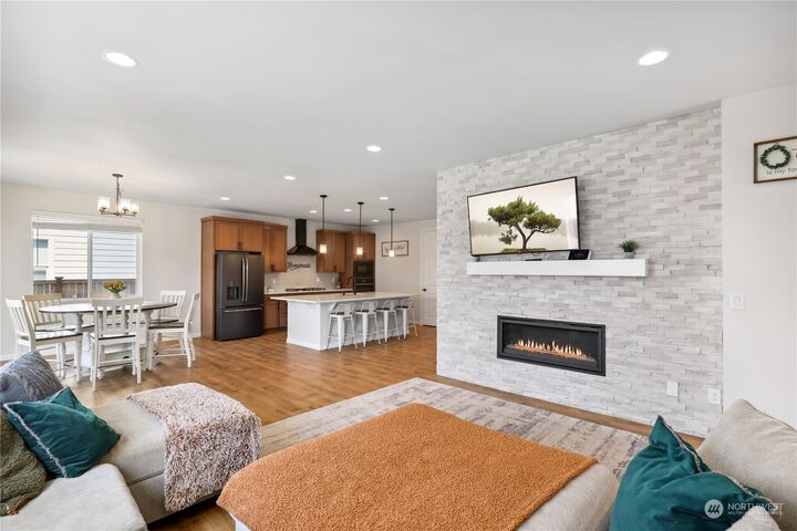 Property Photo:  633 S Page Street  WA 98321 