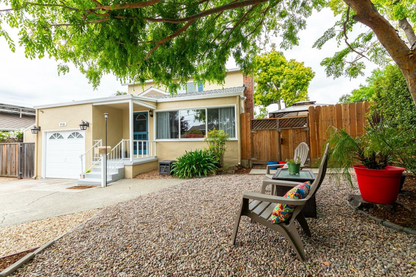 Property Photo:  910 Cordilleras Avenue  CA 94070 