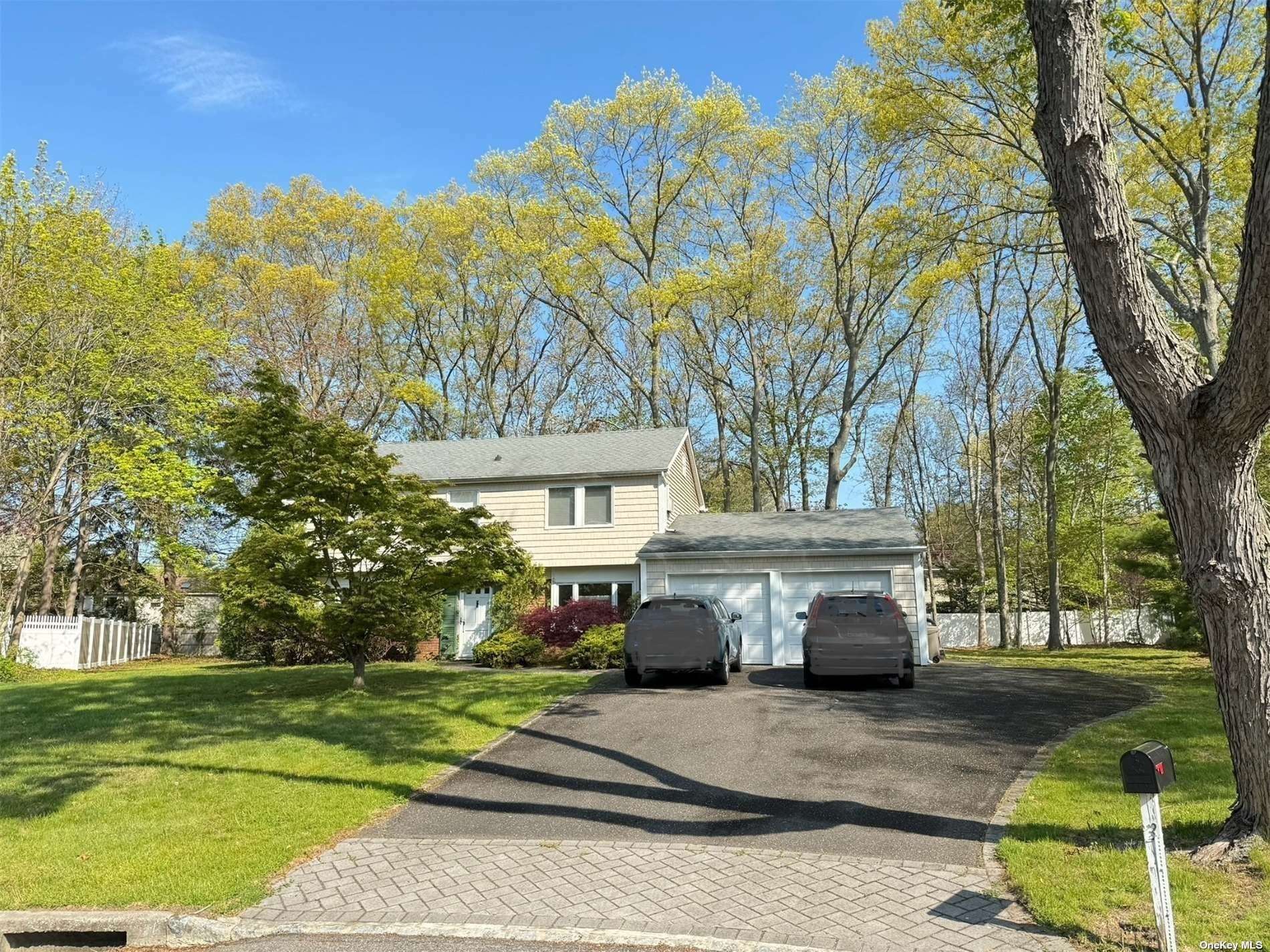 Property Photo:  3 Seward Ct  NY 11790 